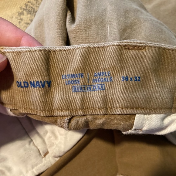 Old Navy Ultimate Loose Mens Khakis - Picture 2 of 3